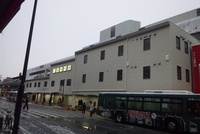 今朝の吉祥寺駅前の雪は 2011/02/15 07:36:32